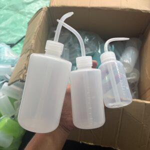 Terrarium watering pump bottle
